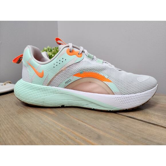 Nike React Escape Run 2 Premium Running Shoes Womens 10.5 White Orange - Picture 1 of 11